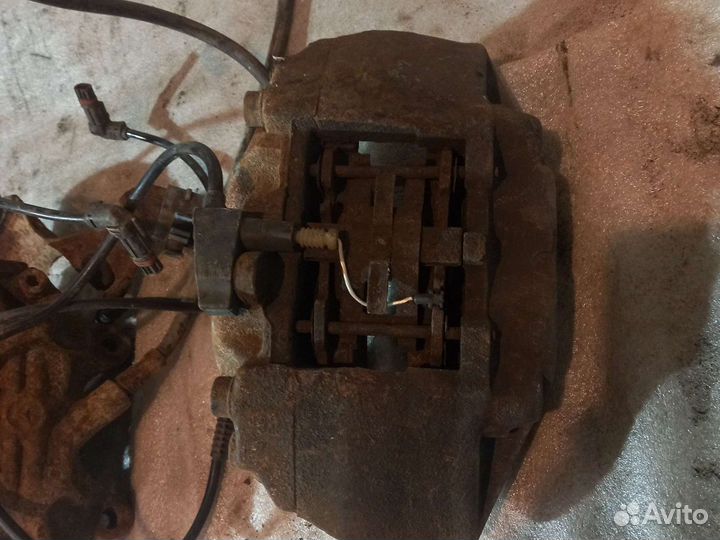 Суппорты передние Mercedes E-class W210