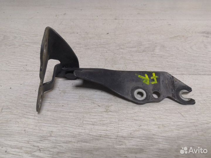 Петля капота передняя правая Mazda Tribute epew YF