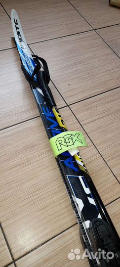 Лыжные ботинки и лыжи