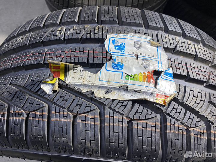 Pirelli Winter Sottozero 240 Serie II 255/40 R19 110V