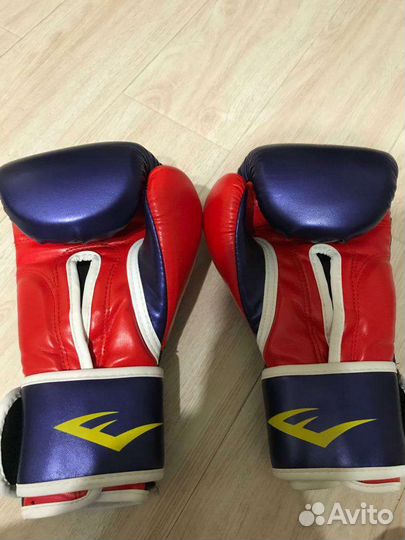 Боксерские перчатки everlast 10 oz