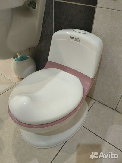 Детский горшок в виде унитаза