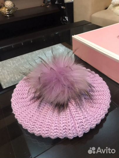 Берет с помпоном из енота
