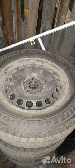 Bridgestone Blizzak Revo GZ 215/65 R16