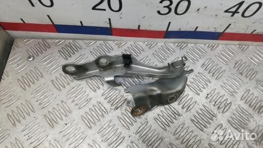 Петля капота toyota RAV 4 ZCA2 (DBR04D502)