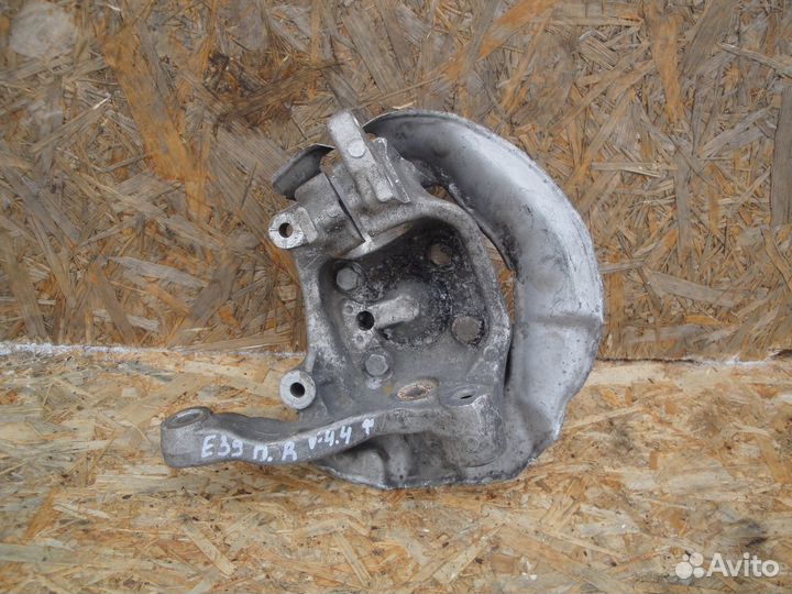 Кулак поворотный правый BMW E39 V-4.4