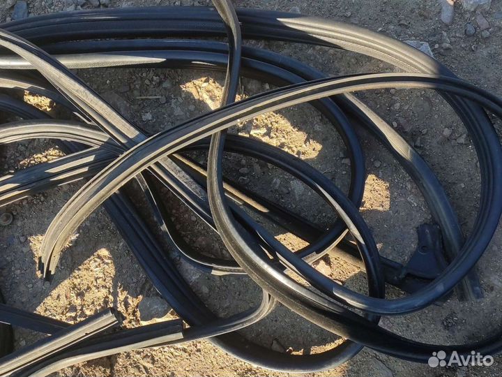 Уплотнительная резинка форд Мондео 2