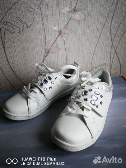 Кроссовки на девочку 32 р-р