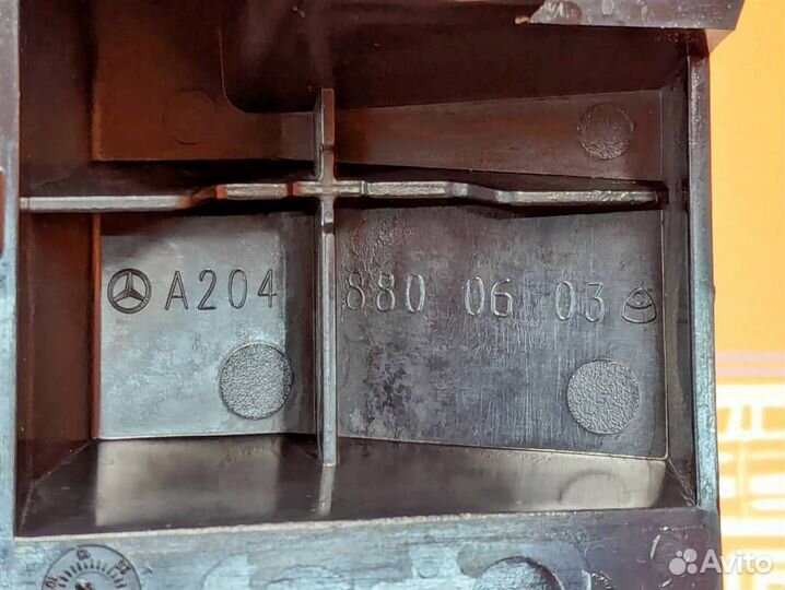 Кронштейн крепления бампера w204 C-class 271.86