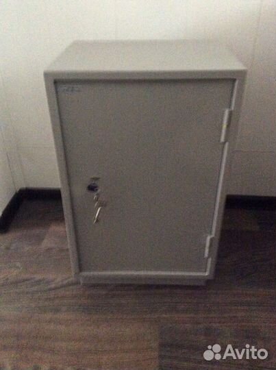 Сейф металлический