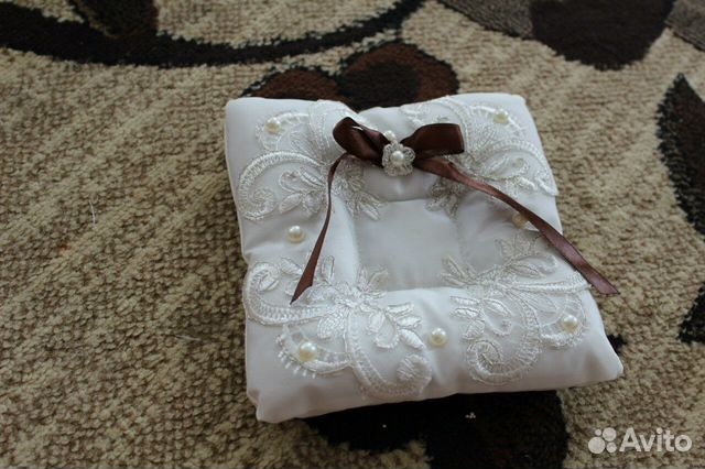 Свадебная подушка для колец