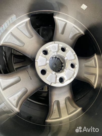 Оригинальные колеса на Toyota Highlander R18