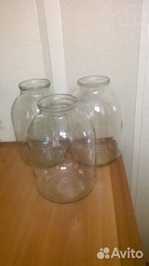 Бутылки стеклянные и 3-х литровые бутыля
