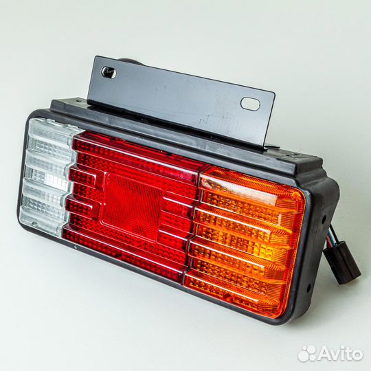 Стоп сигнал mazda titan, правый, zevs