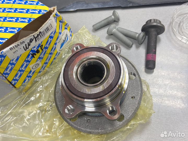 Передний ступичный подшипник snr R154.56