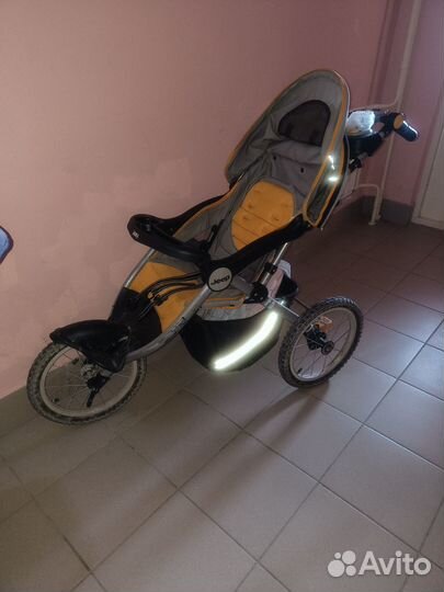 Прогулочная коляска