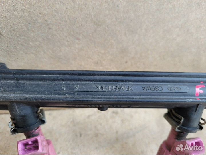 Рампа топливная с форсунками Ford Fiesta DX 1.3