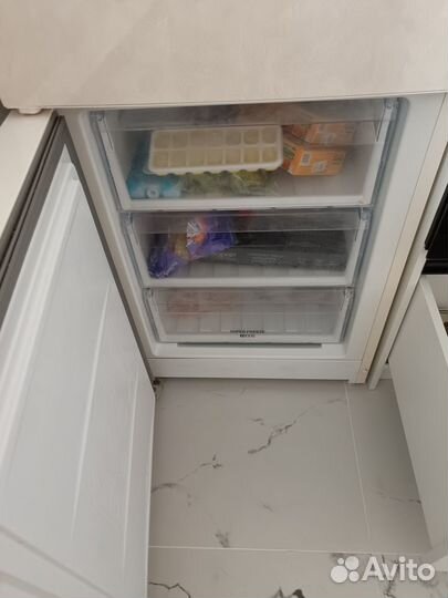 Холодильник Hotpoint Ariston бу