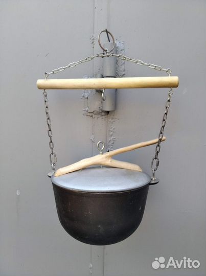 Котелок походный чугунный