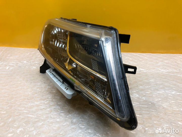 Фара правая Nissan Pathfinder R52 2012-2016