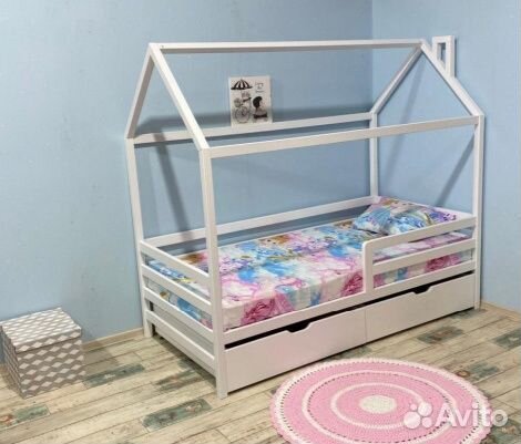 Кровать домик из массива бука