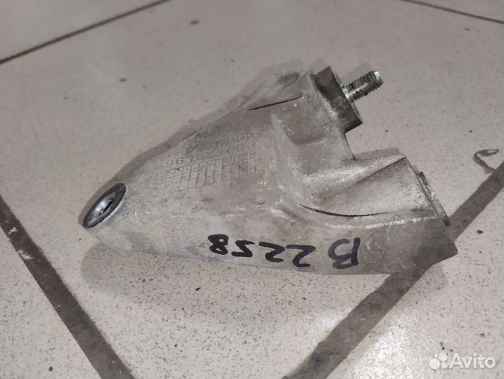 Kpонштeйн крeплeния гeнератоpа Шeврoле Кpуз