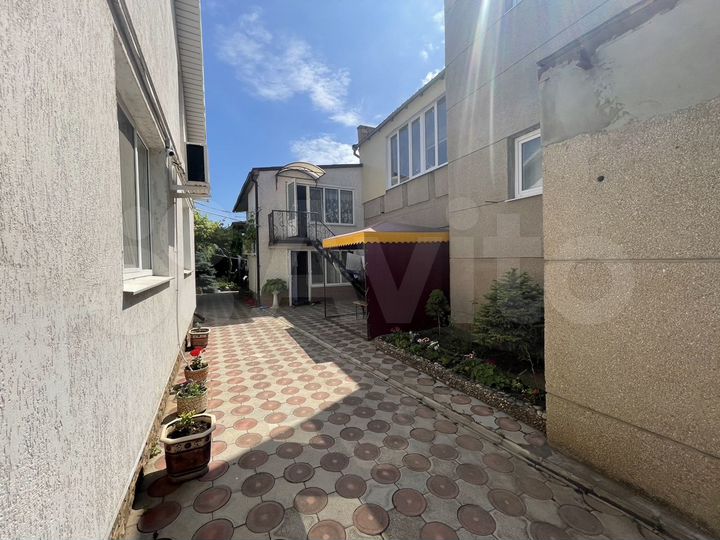 Дом 320 м² на участке 7,4 сот.