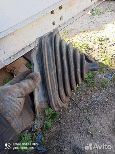 Пыльник правой рулевой тяги Audi 100C3 443863188C