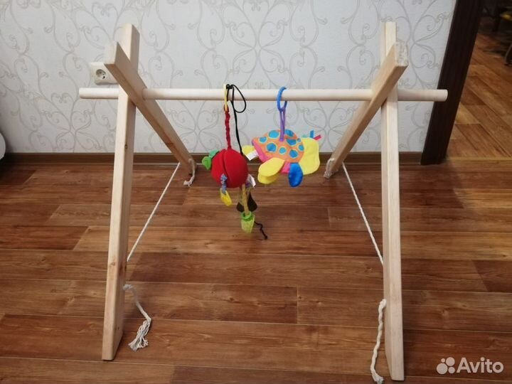 Турничок для младенцев из кедра