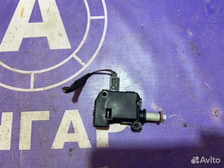 Активатор замка крышки бензобака Volkswagen