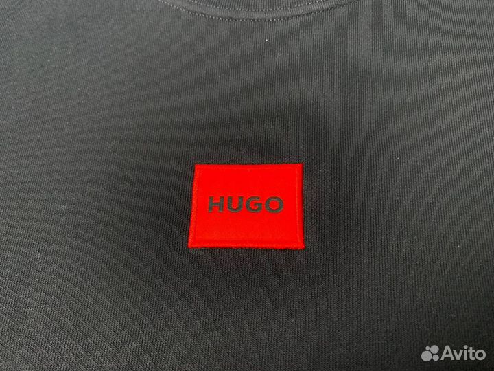 Обновите гардероб свитшотом от Hugo Boss