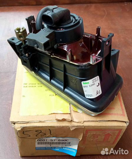 D201-51-690C mazda противотуманная фара левая