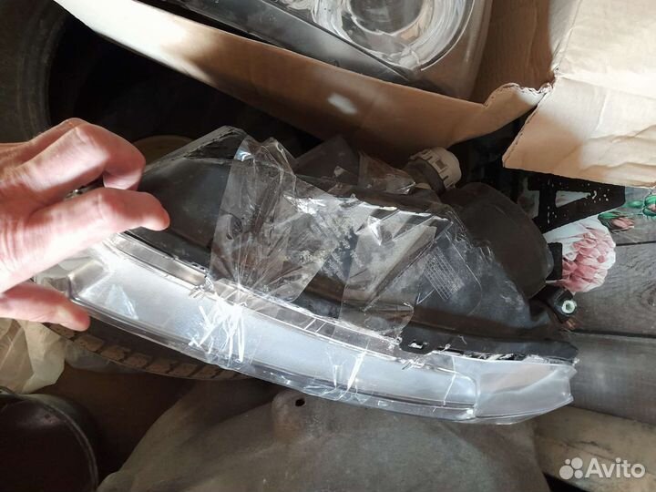 Фара правая jeep grand cherokee wk2