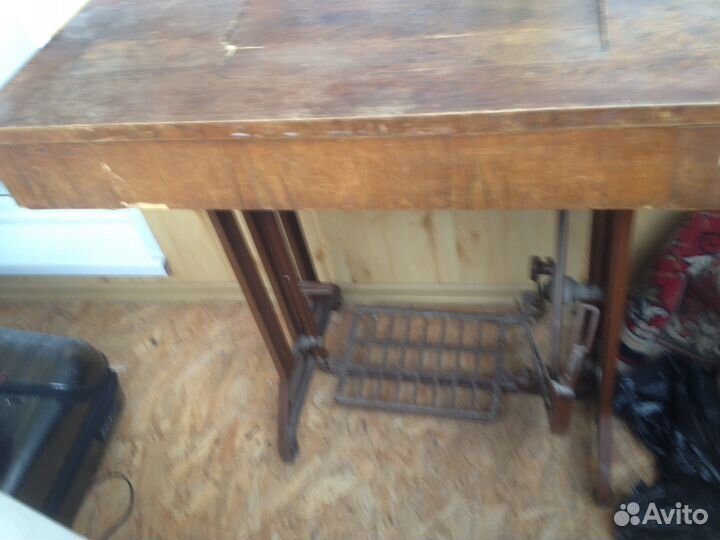 Швейная машинка ножная чешская