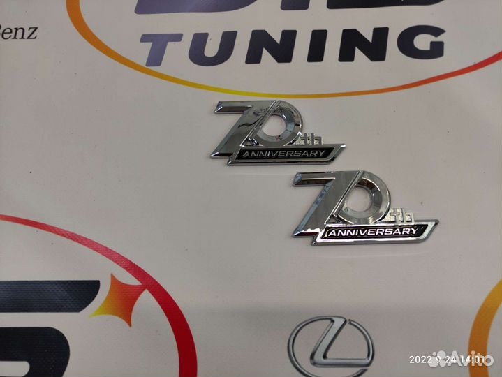 Шильдик 70TH anniversary Toyota хром