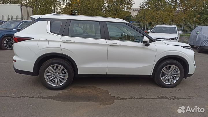 Mitsubishi Outlander 2.5 CVT, 2023