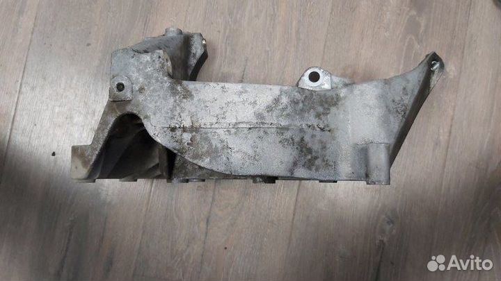 Кронштейн компрессора кондиционера Bmw X3 2.0D E83