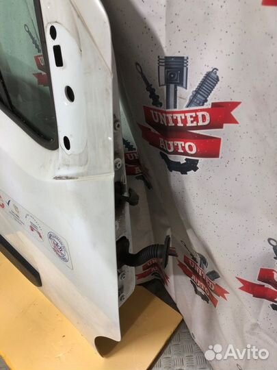 Дверь боковая передняя правая Renault Master