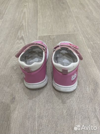 Сандалии для девочки