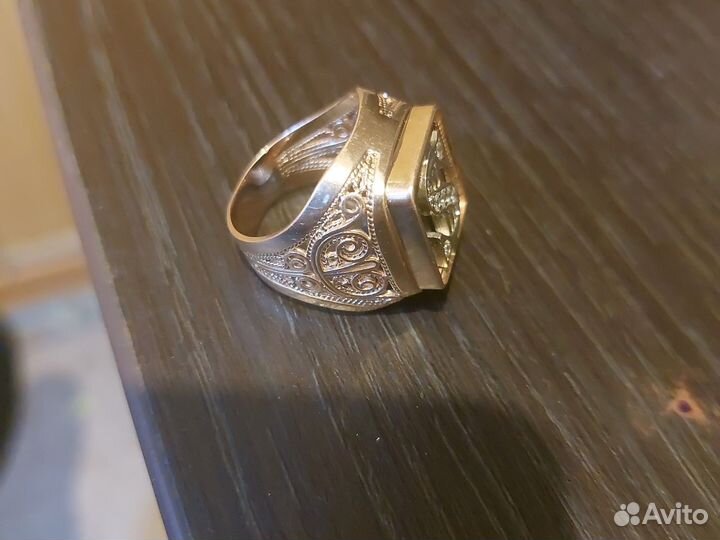 Мужской золотой перстень