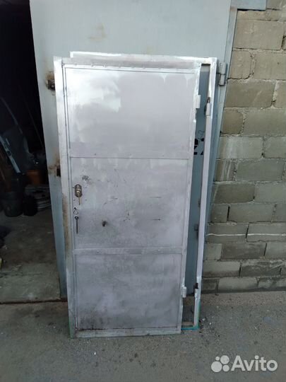 Железная дверь