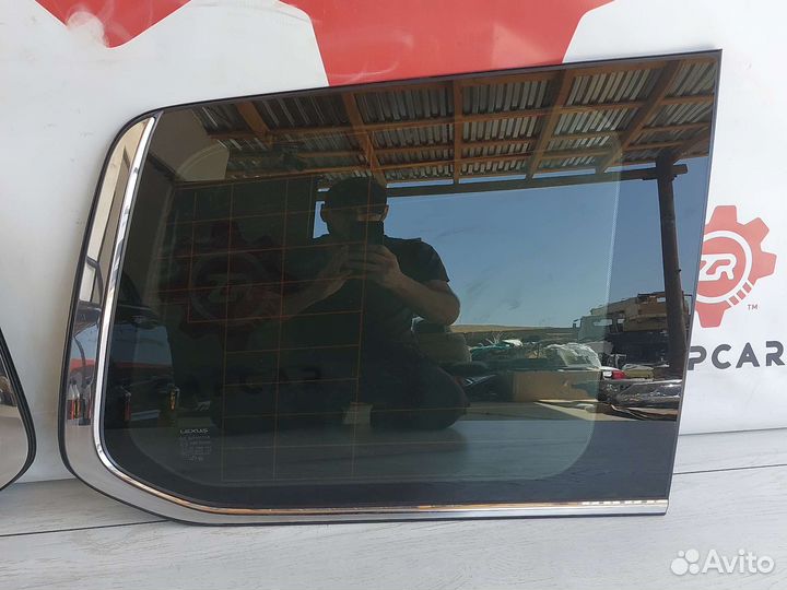 Lexus LX570 форточка Задняя