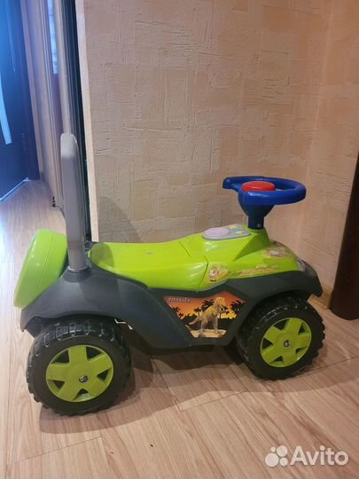 Игрушечная машина