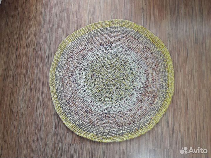 Коврик вязаный крючком d-80 см