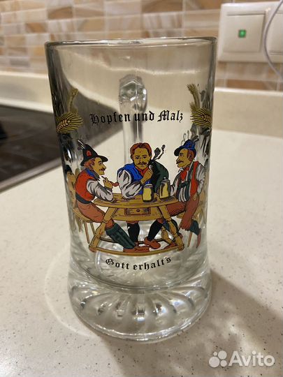 Пивная кружка, пепельница, блюдце