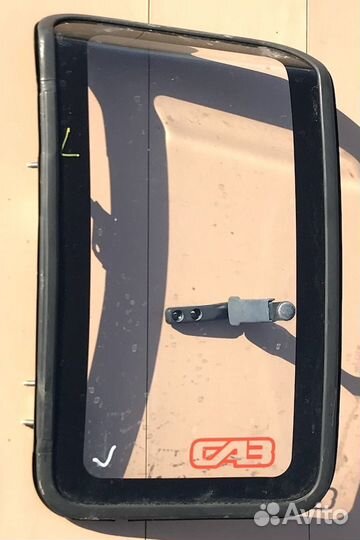 Ниссан PickUp Стекло кузова левое