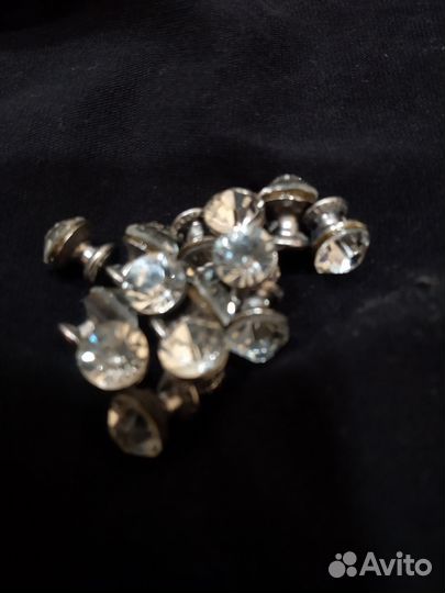 Стразы на клепках