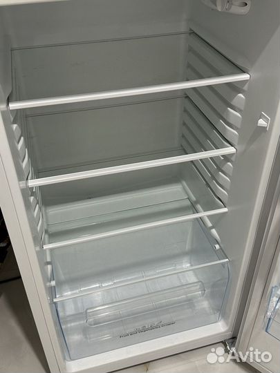 Холодильник двухкамерный Hisense