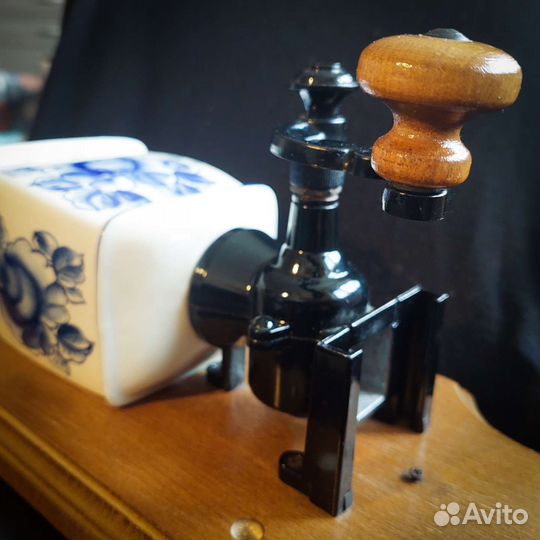 Кофемолка настенная ручная (мельница) гжель