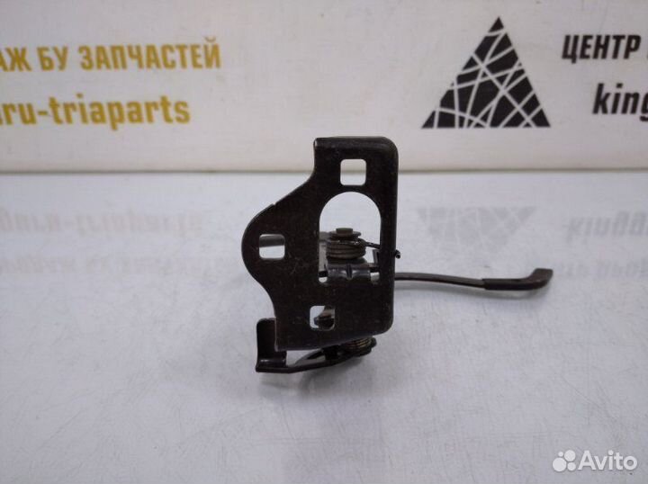 Крюк замка капота Skoda Octavia A5 рестайлинг